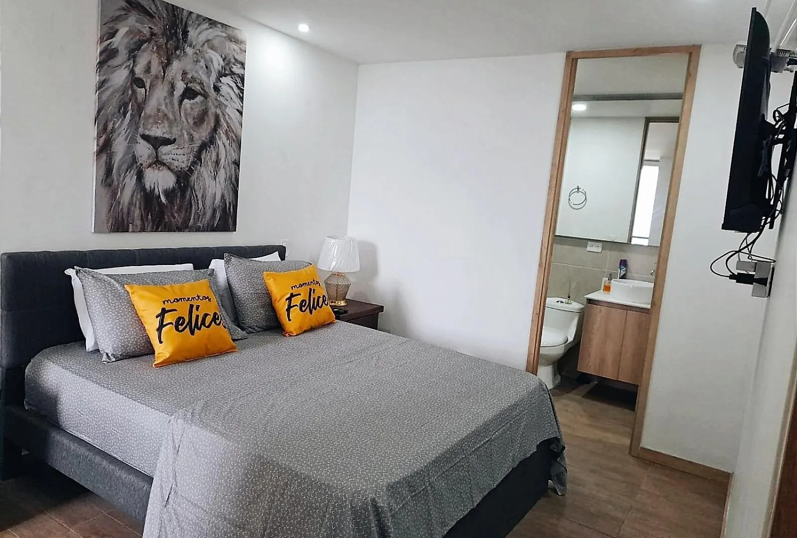 Apartamento En Sabaneta, Zona Mayorca, Medellin, Hermosa Vista A La Montanas Colombia